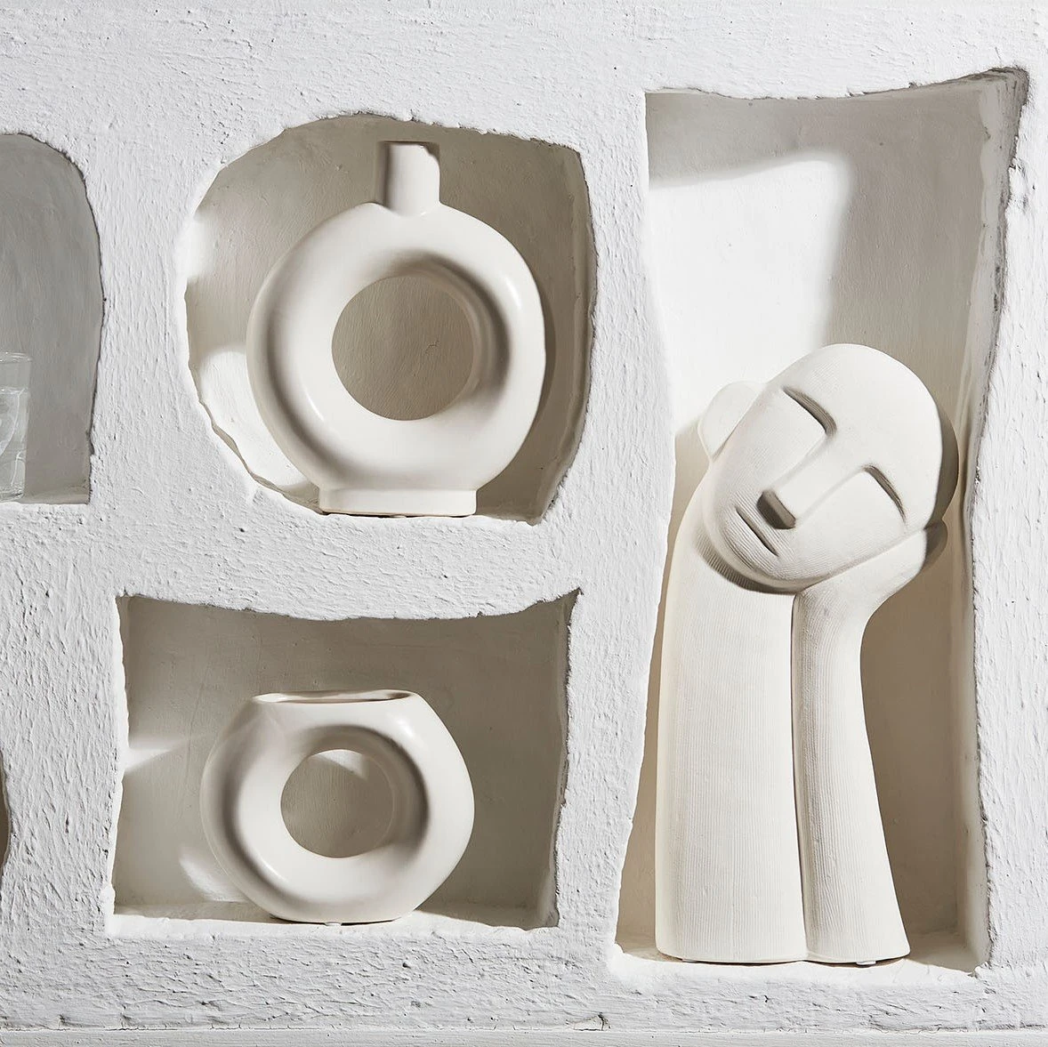 Côté Table Deco Visage Maceio Blanc Casse 20x12xh38cm Gres 7 Côté Table Deco Visage Maceio Blanc Casse 20x12xh38cm Gres – Image 5