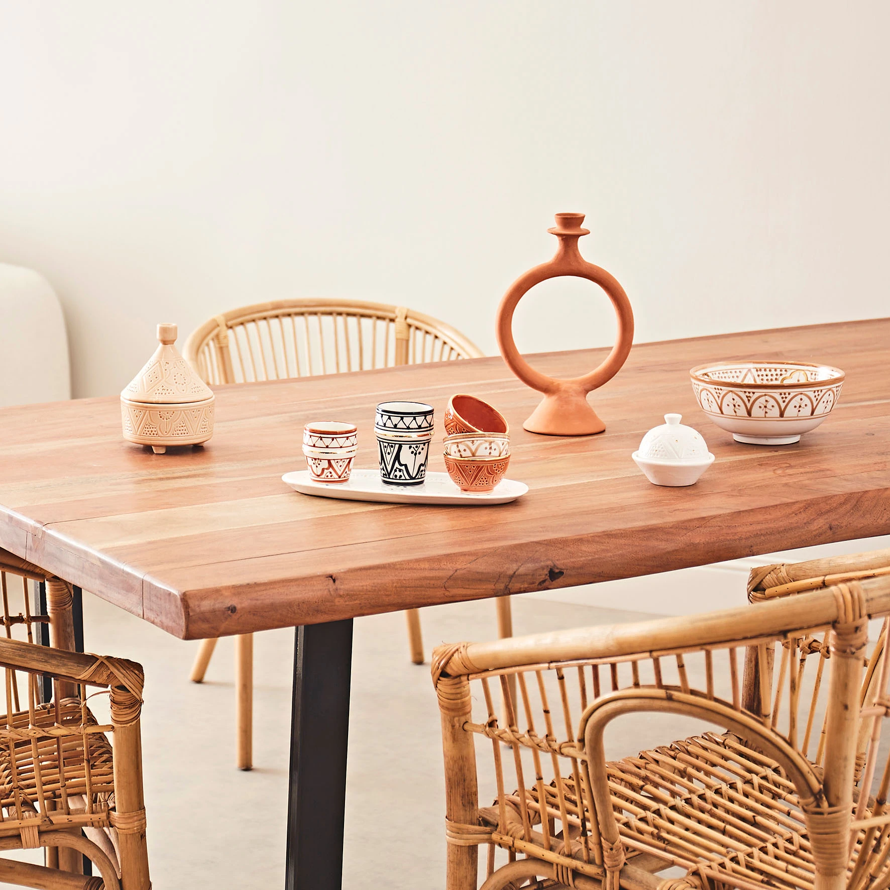 Côté Table Table à Manger En Acacia Massif Et Pieds En Fer Noir 240x110cm - Factory 6 Côté Table Table à Manger En Acacia Massif Et Pieds En Fer Noir 240x110cm - Factory – Image 4