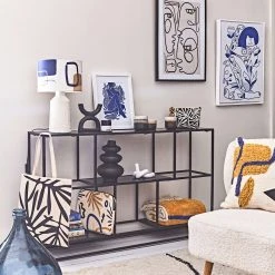 A&A Story Toile Encadree Femme 50x70cm Blanc Et Bleu -Sema Design Boutique 96c28 amb 202205 photo3860 fdsjour31446 scaled